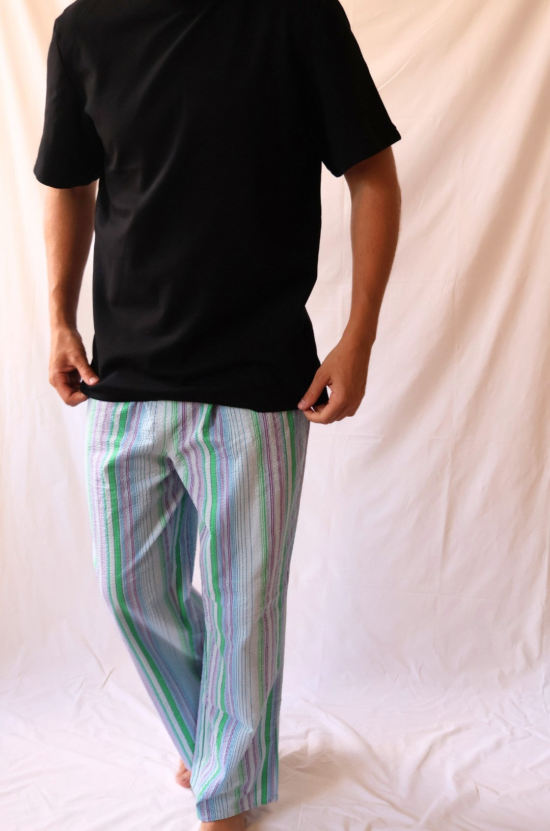 PANTALON BLEU À RAYURES