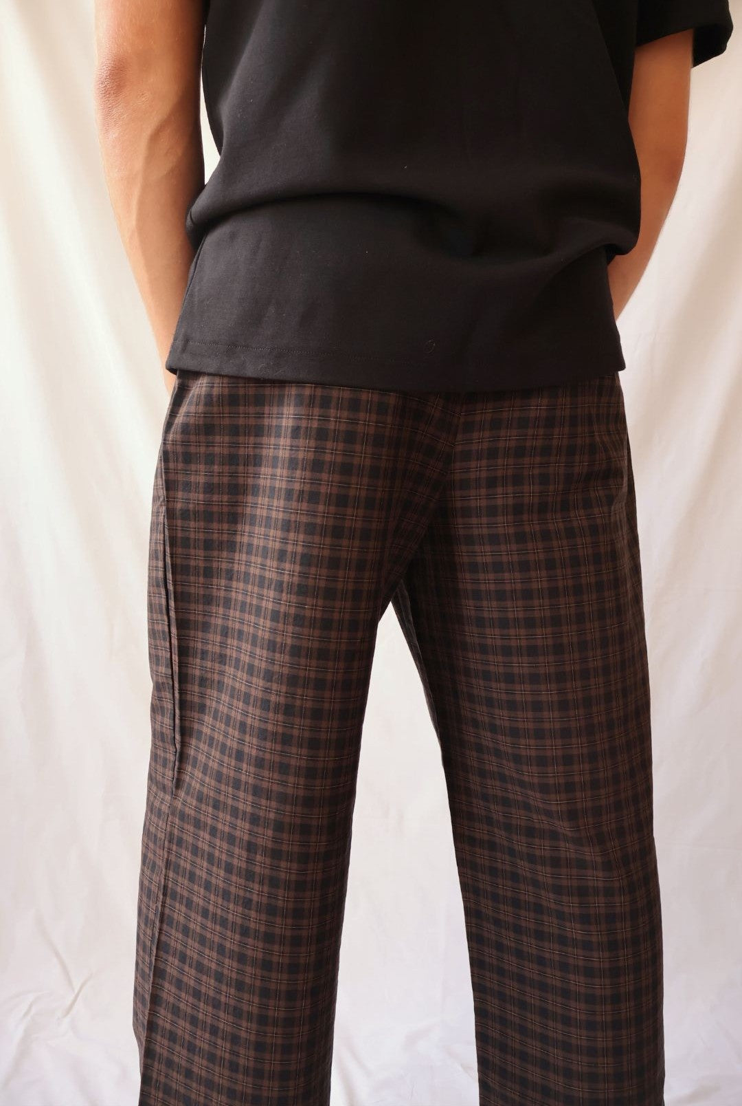 PANTALON MARRON À CARREAUX
