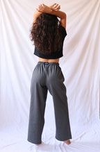 PANTALON GRIS À PETITS CARREAUX DE VICHY