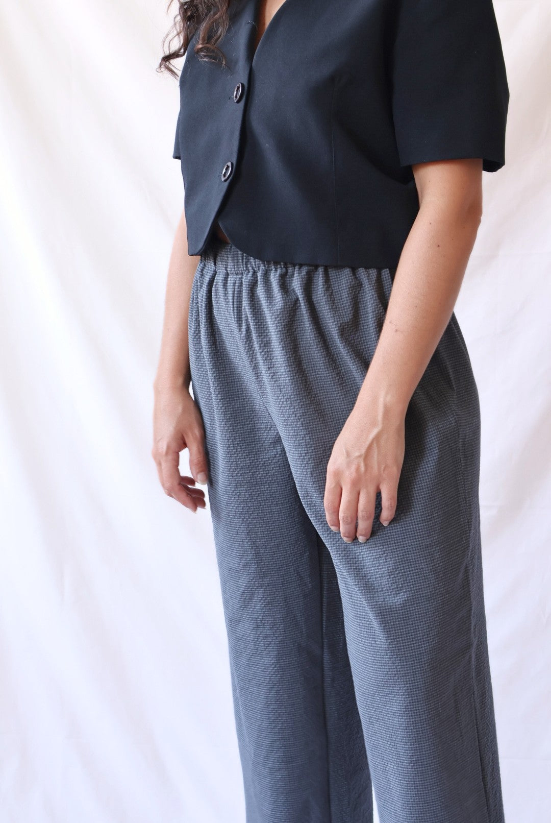 PANTALON GRIS À PETITS CARREAUX DE VICHY