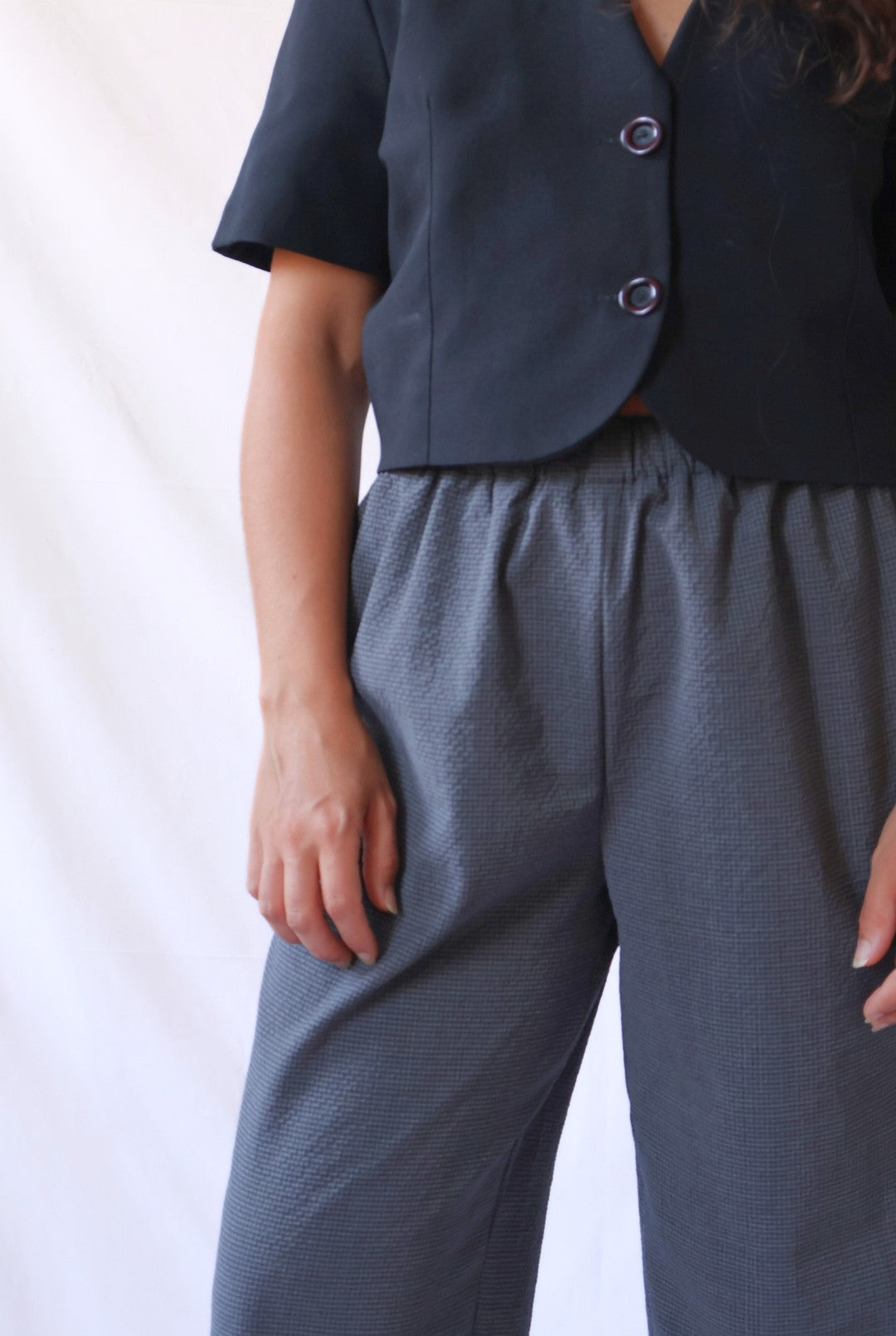 PANTALON GRIS À PETITS CARREAUX DE VICHY