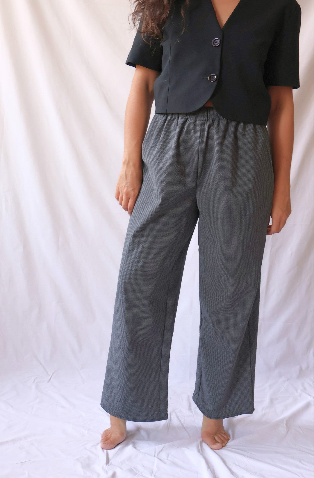 PANTALON GRIS À PETITS CARREAUX DE VICHY