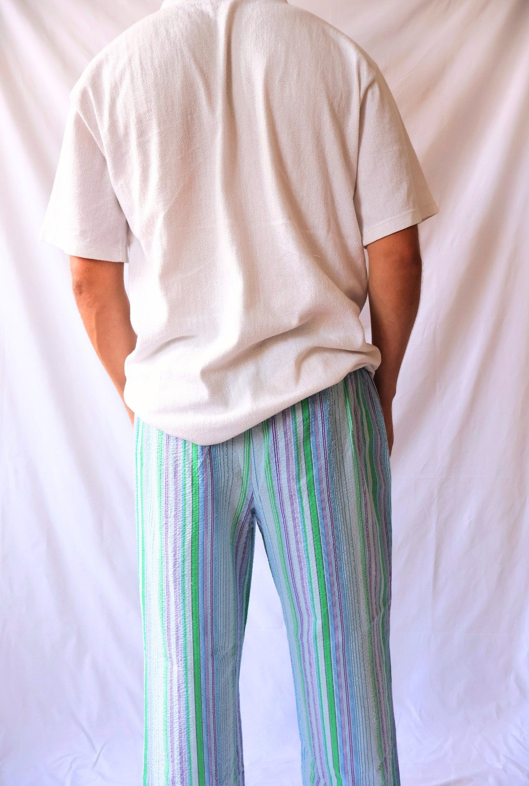 PANTALON BLEU À RAYURES